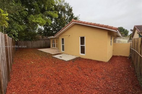 House in Coral Springs, Florida 3 bedrooms, 133.59 sq.m. № 2005389 - photo 18