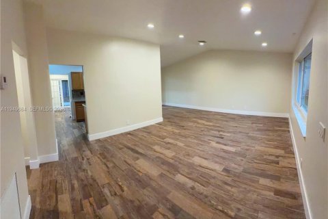 House in Coral Springs, Florida 3 bedrooms, 133.59 sq.m. № 2005389 - photo 10