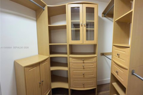 House in Coral Springs, Florida 3 bedrooms, 133.59 sq.m. № 2005389 - photo 14