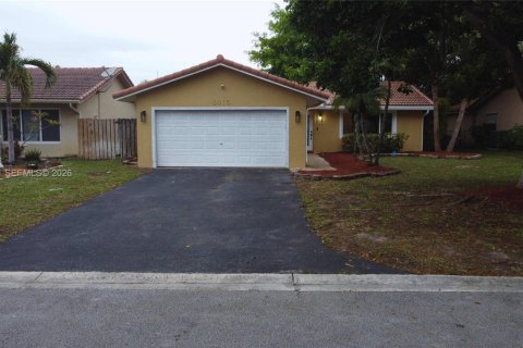 House in Coral Springs, Florida 3 bedrooms, 133.59 sq.m. № 2005389 - photo 17
