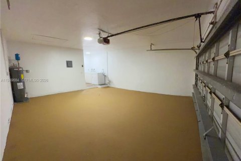 House in Coral Springs, Florida 3 bedrooms, 133.59 sq.m. № 2005389 - photo 23