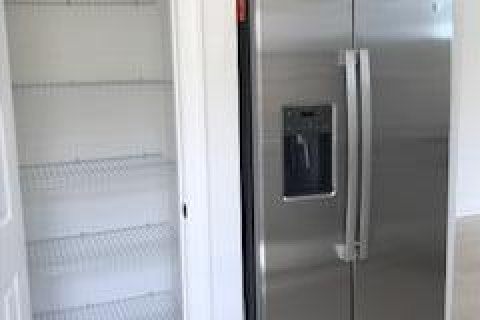 House in Port St. Lucie, Florida 3 bedrooms, 152.92 sq.m. № 2083425 - photo 5