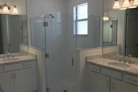 House in Port St. Lucie, Florida 3 bedrooms, 152.92 sq.m. № 2083425 - photo 12