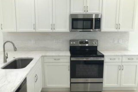 House in Port St. Lucie, Florida 3 bedrooms, 152.92 sq.m. № 2083425 - photo 2