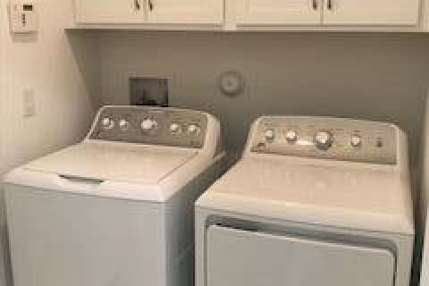 House in Port St. Lucie, Florida 3 bedrooms, 152.92 sq.m. № 2083425 - photo 22