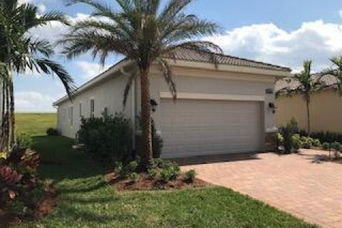 House in Port St. Lucie, Florida 3 bedrooms, 152.92 sq.m. № 2083425 - photo 24