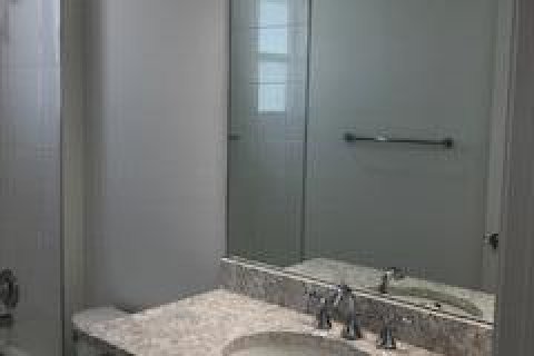 House in Port St. Lucie, Florida 3 bedrooms, 152.92 sq.m. № 2083425 - photo 17