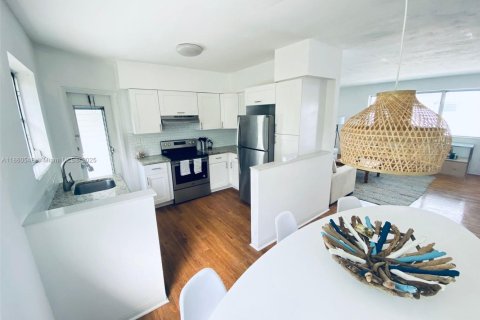 Condominio en alquiler en Bay Harbor Islands, Florida, 2 dormitorios, 134.71 m2 № 1888965 - foto 1