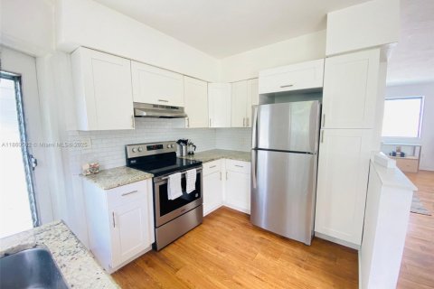 Condominio en alquiler en Bay Harbor Islands, Florida, 2 dormitorios, 134.71 m2 № 1888965 - foto 2