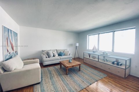 Condominio en alquiler en Bay Harbor Islands, Florida, 2 dormitorios, 134.71 m2 № 1888965 - foto 4