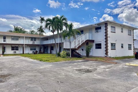 Condominio en alquiler en Hollywood, Florida, 1 dormitorio, 69.68 m2 № 2026450 - foto 13