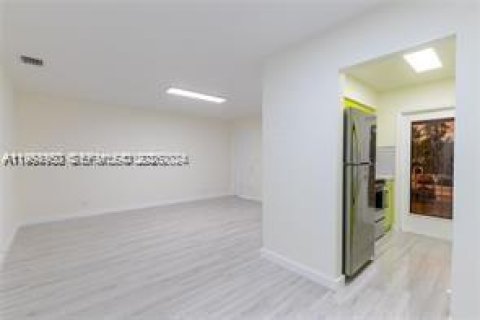 Condominio en alquiler en Hollywood, Florida, 1 dormitorio, 69.68 m2 № 2026450 - foto 3