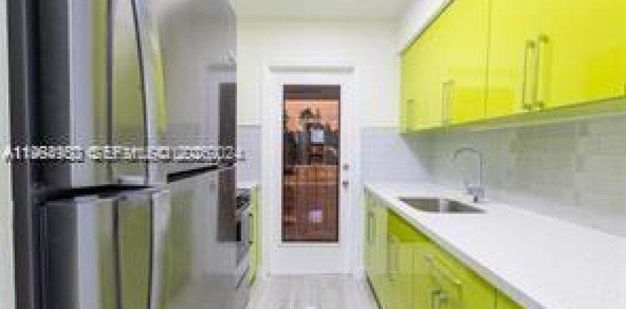 Condominio en Hollywood, Florida, 1 dormitorio № 2026450