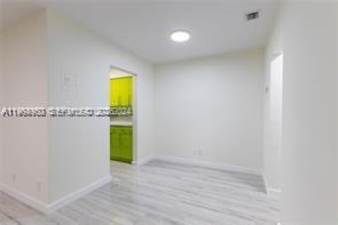 Condominio en alquiler en Hollywood, Florida, 1 dormitorio, 69.68 m2 № 2026450 - foto 8