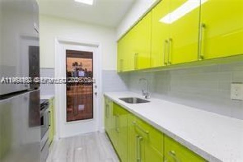 Condominio en alquiler en Hollywood, Florida, 1 dormitorio, 69.68 m2 № 2026450 - foto 4
