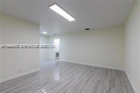 Condominio en alquiler en Hollywood, Florida, 1 dormitorio, 69.68 m2 № 2026450 - foto 2
