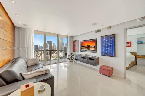 Condo in Miami, Florida, 1 bedroom  № 2252108 - photo 6