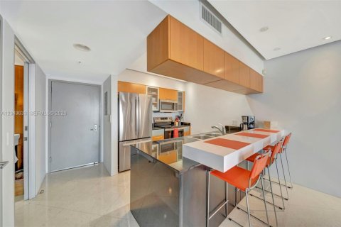 Condo in Miami, Florida, 1 bedroom  № 2252108 - photo 3