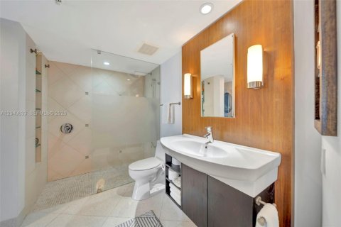Condo in Miami, Florida, 1 bedroom  № 2252108 - photo 18