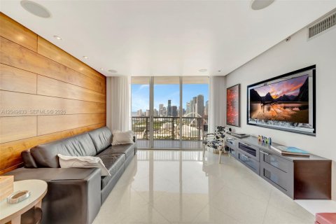 Condo in Miami, Florida, 1 bedroom  № 2252108 - photo 5