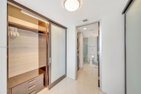 Condo in Miami, Florida, 1 bedroom  № 2252108 - photo 16