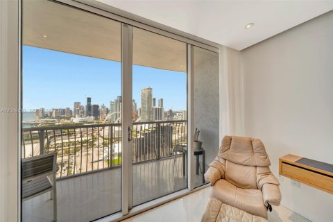 Condo in Miami, Florida, 1 bedroom  № 2252108 - photo 14