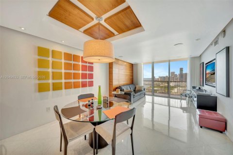 Condo in Miami, Florida, 1 bedroom  № 2252108 - photo 4