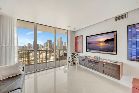 Condo in Miami, Florida, 1 bedroom  № 2252108 - photo 7