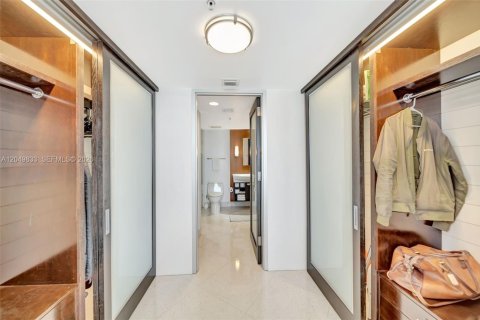 Condo in Miami, Florida, 1 bedroom  № 2252108 - photo 17