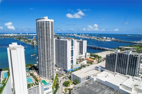 Condo in Miami, Florida, 1 bedroom  № 2252108 - photo 27