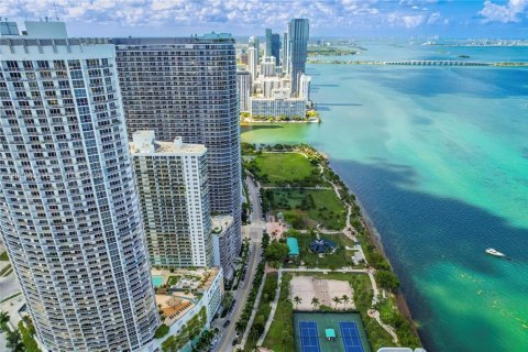 Condo in Miami, Florida, 1 bedroom  № 2252108 - photo 25