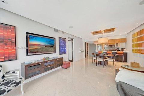 Condo in Miami, Florida, 1 bedroom  № 2252108 - photo 8
