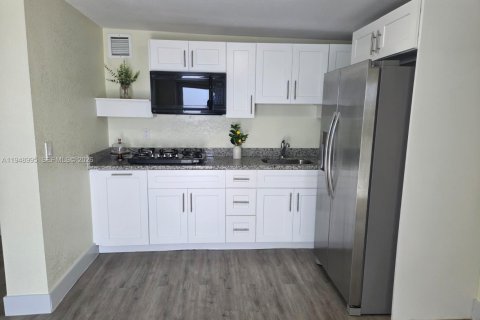 Снять в аренду коммерческую недвижимость в Хайалиа, Флорида 2 спальни, 264.12м2, № 2004836 - фото 3