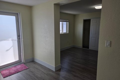 Снять в аренду коммерческую недвижимость в Хайалиа, Флорида 2 спальни, 264.12м2, № 2004836 - фото 10