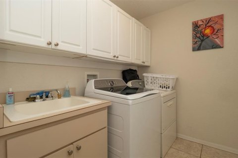 House in Spring Hill, Florida 3 bedrooms, 183.48 sq.m. № 1903869 - photo 13