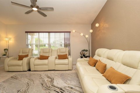 House in Spring Hill, Florida 3 bedrooms, 183.48 sq.m. № 1903869 - photo 6