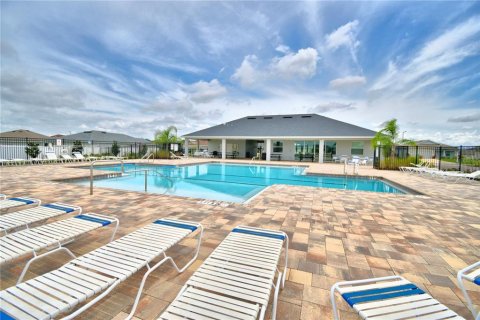 House in Lakeland, Florida 5 bedrooms, 297.29 sq.m. № 1899937 - photo 4