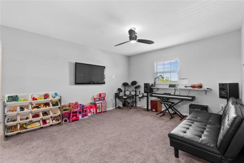 House in Lakeland, Florida 5 bedrooms, 297.29 sq.m. № 1899937 - photo 12