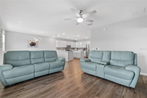 House in Lakeland, Florida 5 bedrooms, 297.29 sq.m. № 1899937 - photo 8