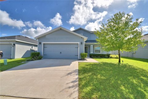 House in Lakeland, Florida 5 bedrooms, 297.29 sq.m. № 1899937 - photo 1
