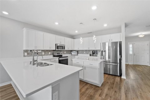House in Lakeland, Florida 5 bedrooms, 297.29 sq.m. № 1899937 - photo 3
