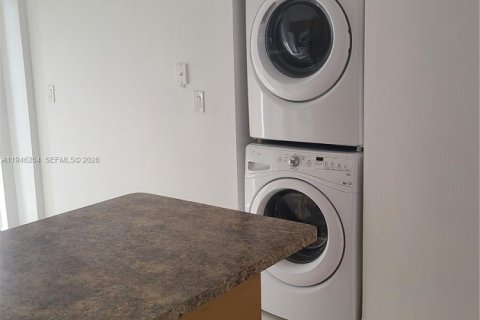 Снять в аренду кондоминиум в Хайалиа, Флорида 2 спальни, 75.44м2, № 2005461 - фото 6