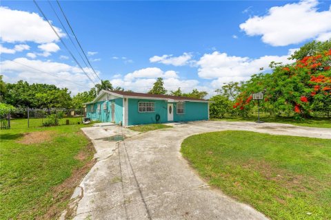 House in Homestead, Florida 5 bedrooms, 226.5 sq.m. № 1788352 - photo 3
