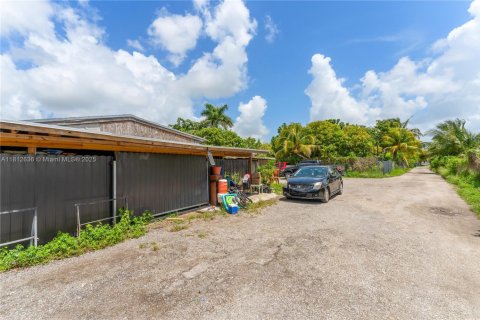 House in Homestead, Florida 5 bedrooms, 226.5 sq.m. № 1788352 - photo 23