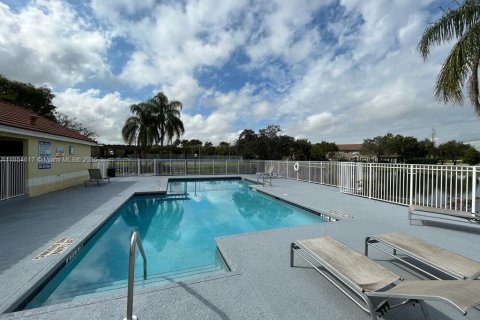 Condominio en venta en Sunrise, Florida, 1 dormitorio, 69.03 m2 № 1880297 - foto 3