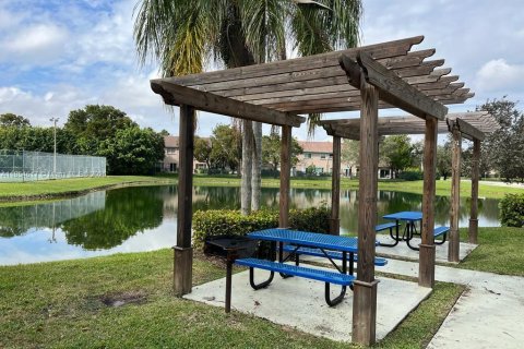 Condominio en venta en Sunrise, Florida, 1 dormitorio, 69.03 m2 № 1880297 - foto 2
