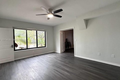 Apartment in Miami, Florida 3 bedrooms, 128.86 sq.m. № 2038422 - photo 2