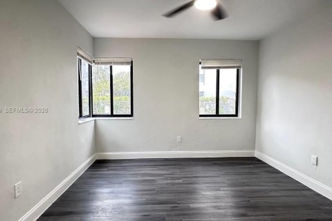 Apartment in Miami, Florida 3 bedrooms, 128.86 sq.m. № 2038422 - photo 9