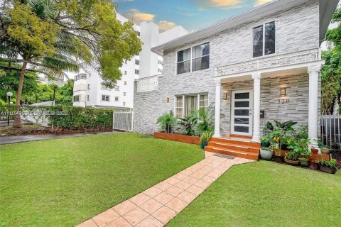 Apartment in Miami, Florida 3 bedrooms, 128.86 sq.m. № 2038422 - photo 22