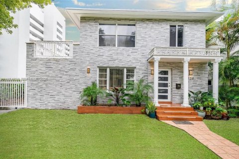 Apartment in Miami, Florida 3 bedrooms, 128.86 sq.m. № 2038422